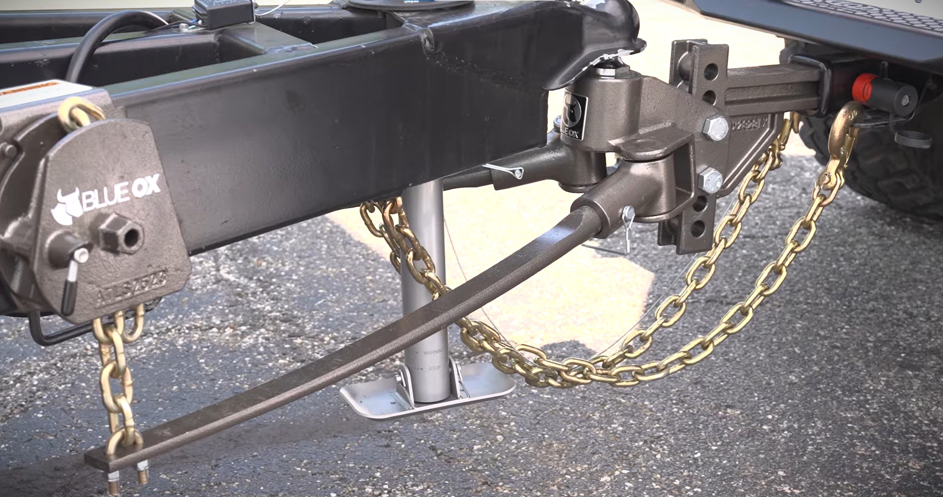 What’s a Weight Distribution Hitch & How Does it Work?